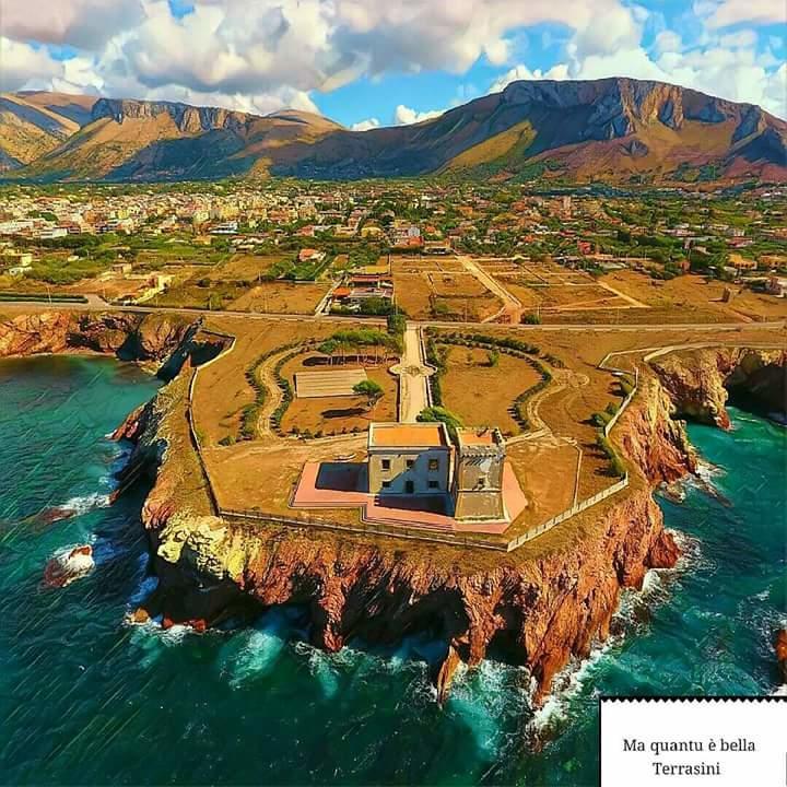 Casa Vacanze Chiara テッラジーニ エクステリア 写真